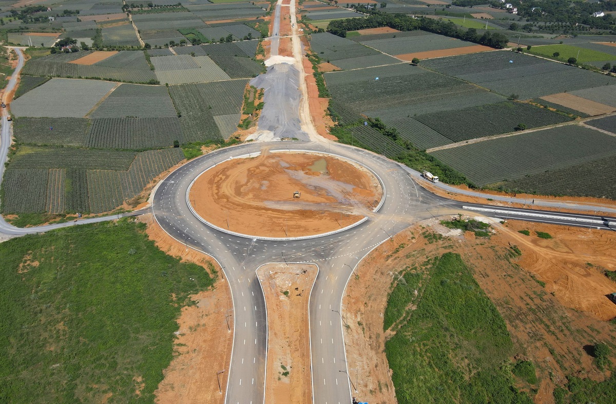 Choáng ngợp tuyến đường Đông - Tây 23 km tiêu tốn gần 2.000 tỉ đồng ở Ninh Bình - Ảnh 3.
