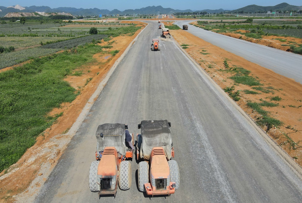 Choáng ngợp tuyến đường Đông - Tây 23 km tiêu tốn gần 2.000 tỉ đồng ở Ninh Bình - Ảnh 9.