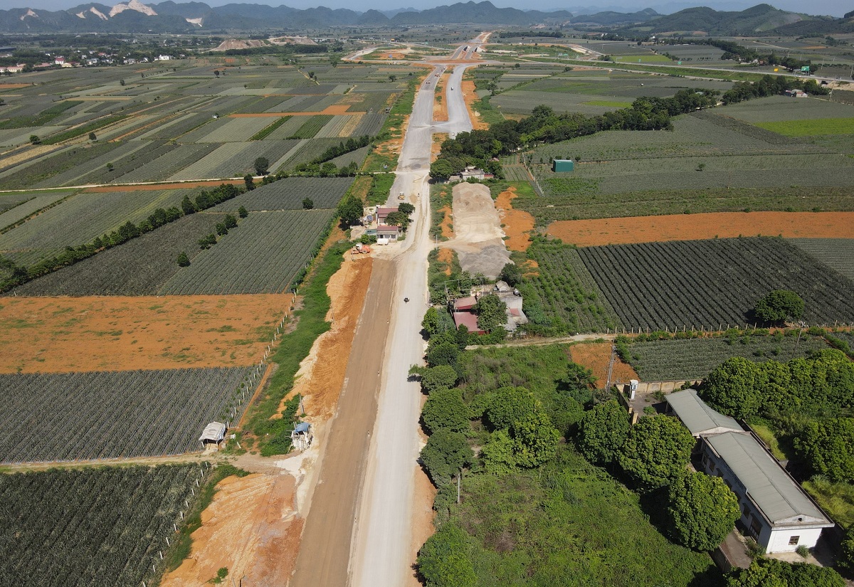 Choáng ngợp tuyến đường Đông - Tây 23 km tiêu tốn gần 2.000 tỉ đồng ở Ninh Bình - Ảnh 11.