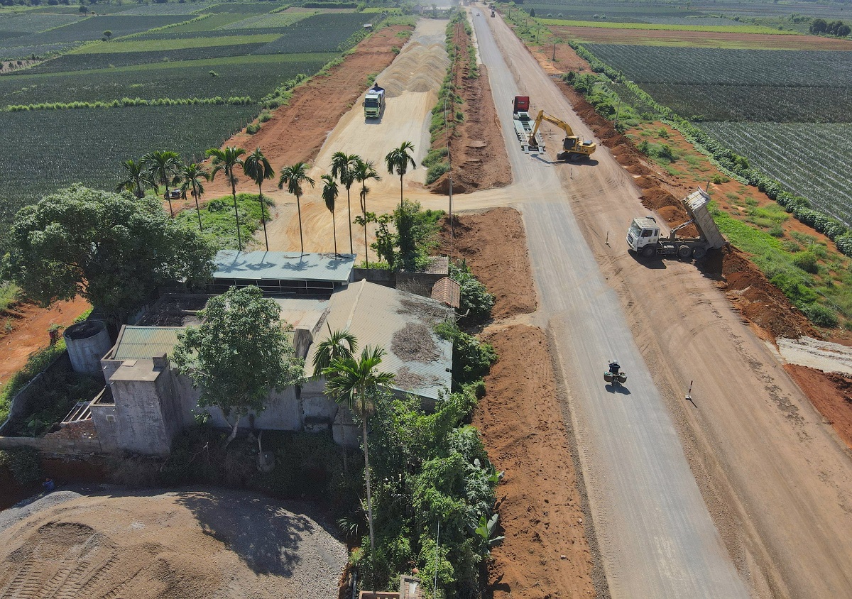 Choáng ngợp tuyến đường Đông - Tây 23 km tiêu tốn gần 2.000 tỉ đồng ở Ninh Bình - Ảnh 13.