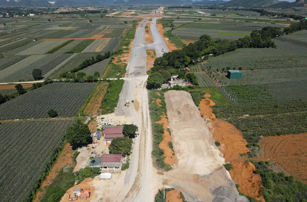 Choáng ngợp tuyến đường Đông - Tây 23 km tiêu tốn gần 2.000 tỉ đồng ở Ninh Bình - Ảnh 12.