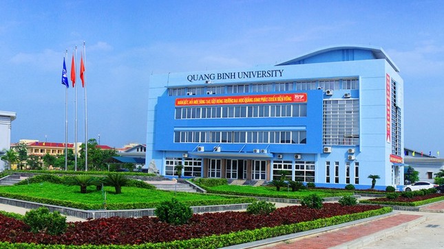 Trường Đại học Quảng Bình nợ BHXH của 232 cán bộ, nhân viên - Ảnh 1.
