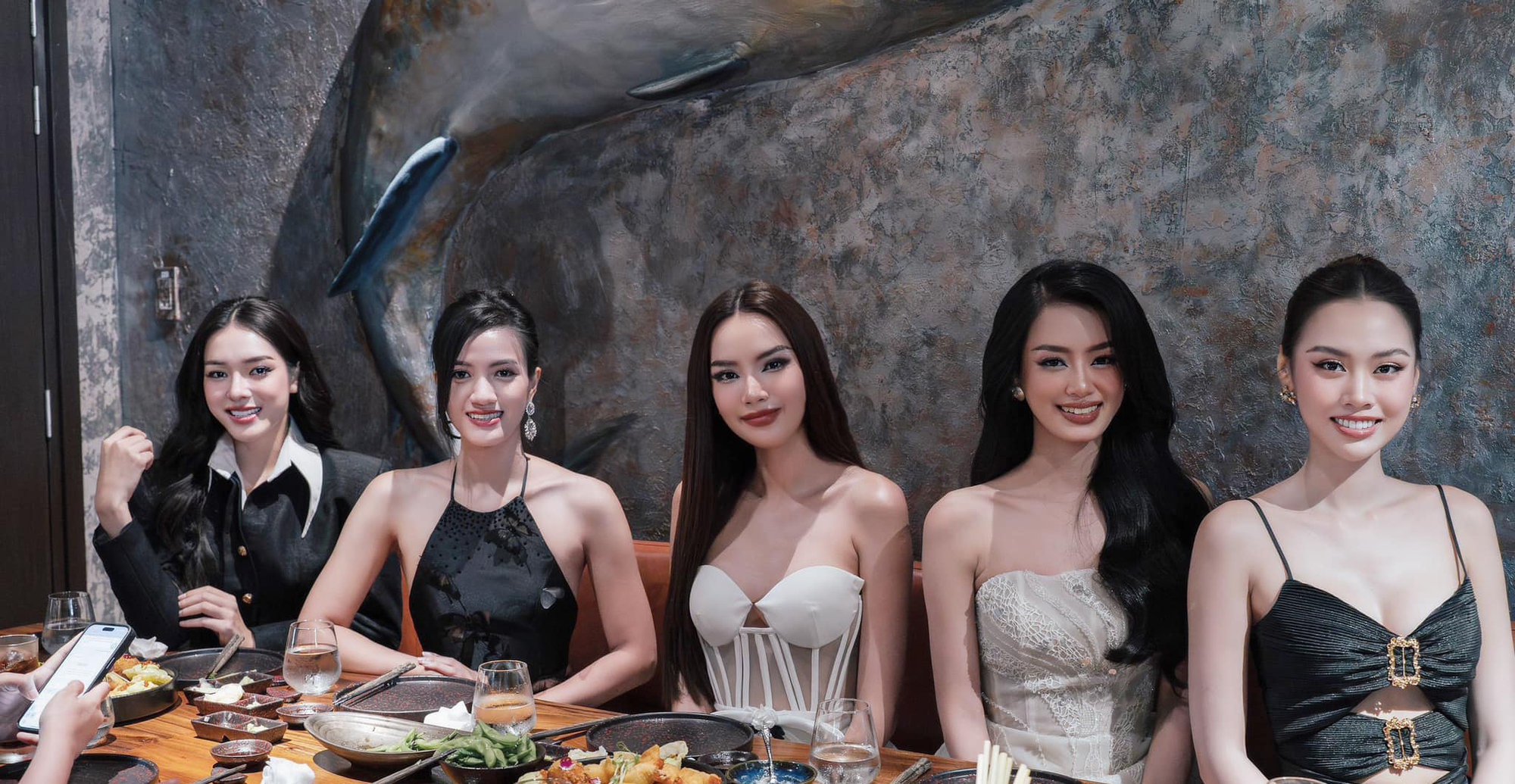 Khung ảnh bùng nổ nhan sắc của Top 5 Miss Grand Vietnam, Lê Hoàng Phương và Bùi Khánh Linh so kè visual căng đét - Ảnh 2.