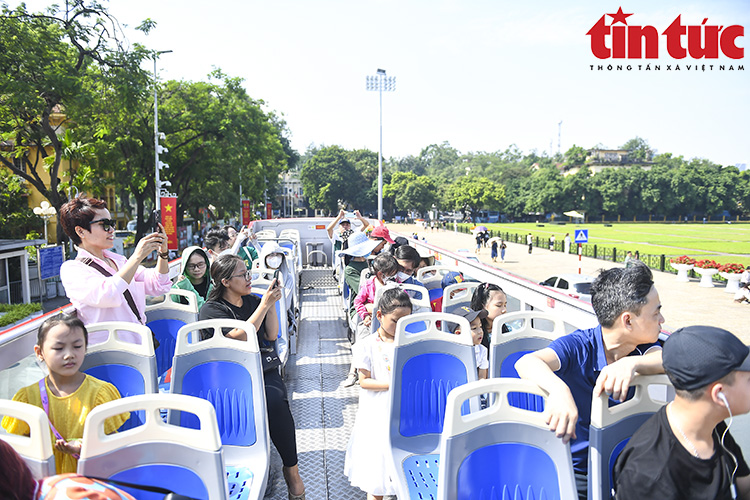 Hơn 640.000 lượt khách du lịch đến Hà Nội dịp nghỉ lễ 2/9 - Ảnh 1.