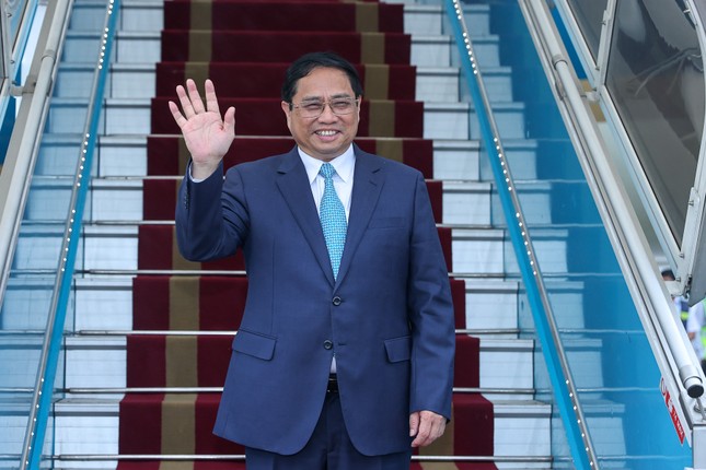 Thủ tướng rời Hà Nội, sang Jakarta dự Hội nghị Cấp cao ASEAN - Ảnh 1.