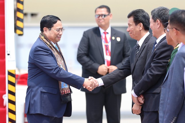Thủ tướng tới Jakarta, bắt đầu các hoạt động của Hội nghị Cấp cao ASEAN - Ảnh 4.