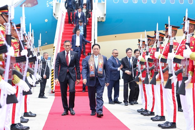 Thủ tướng tới Jakarta, bắt đầu các hoạt động của Hội nghị Cấp cao ASEAN - Ảnh 5.