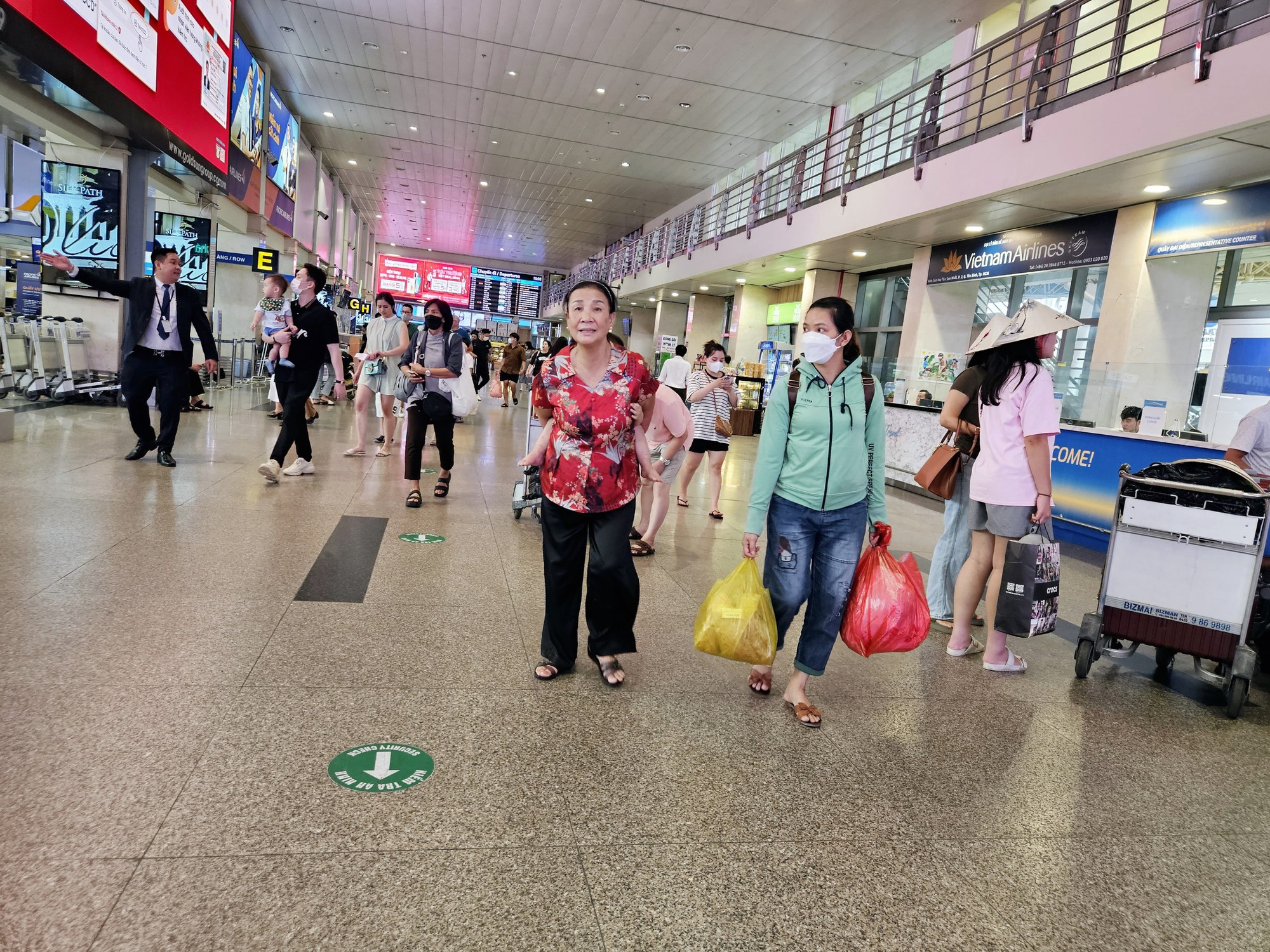 Hình ảnh khác lạ ở sân bay Tân Sơn Nhất ngày cuối kỳ nghỉ lễ 2-9 - Ảnh 7.