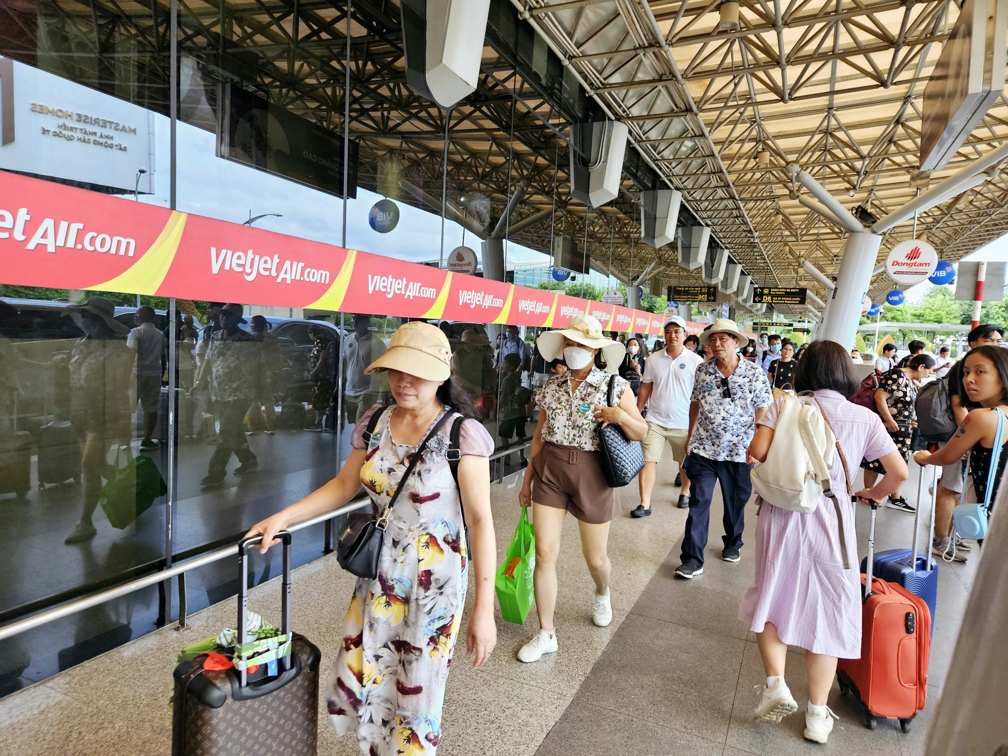 Hình ảnh khác lạ ở sân bay Tân Sơn Nhất ngày cuối kỳ nghỉ lễ 2-9 - Ảnh 1.
