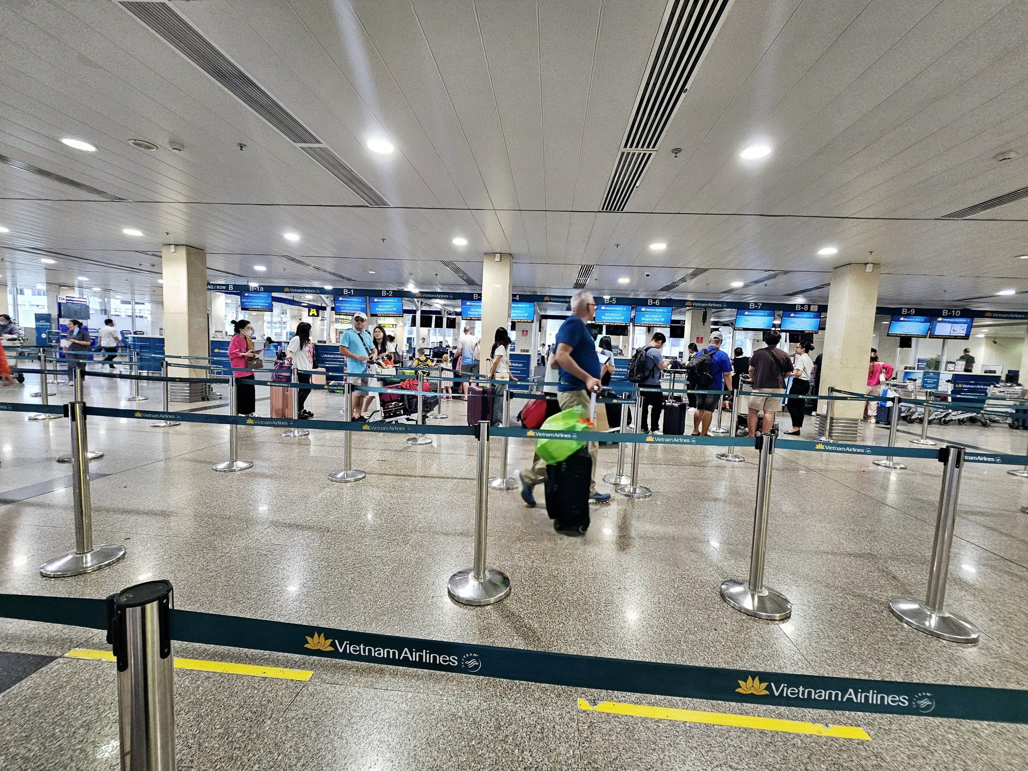 Hình ảnh khác lạ ở sân bay Tân Sơn Nhất ngày cuối kỳ nghỉ lễ 2-9 - Ảnh 10.