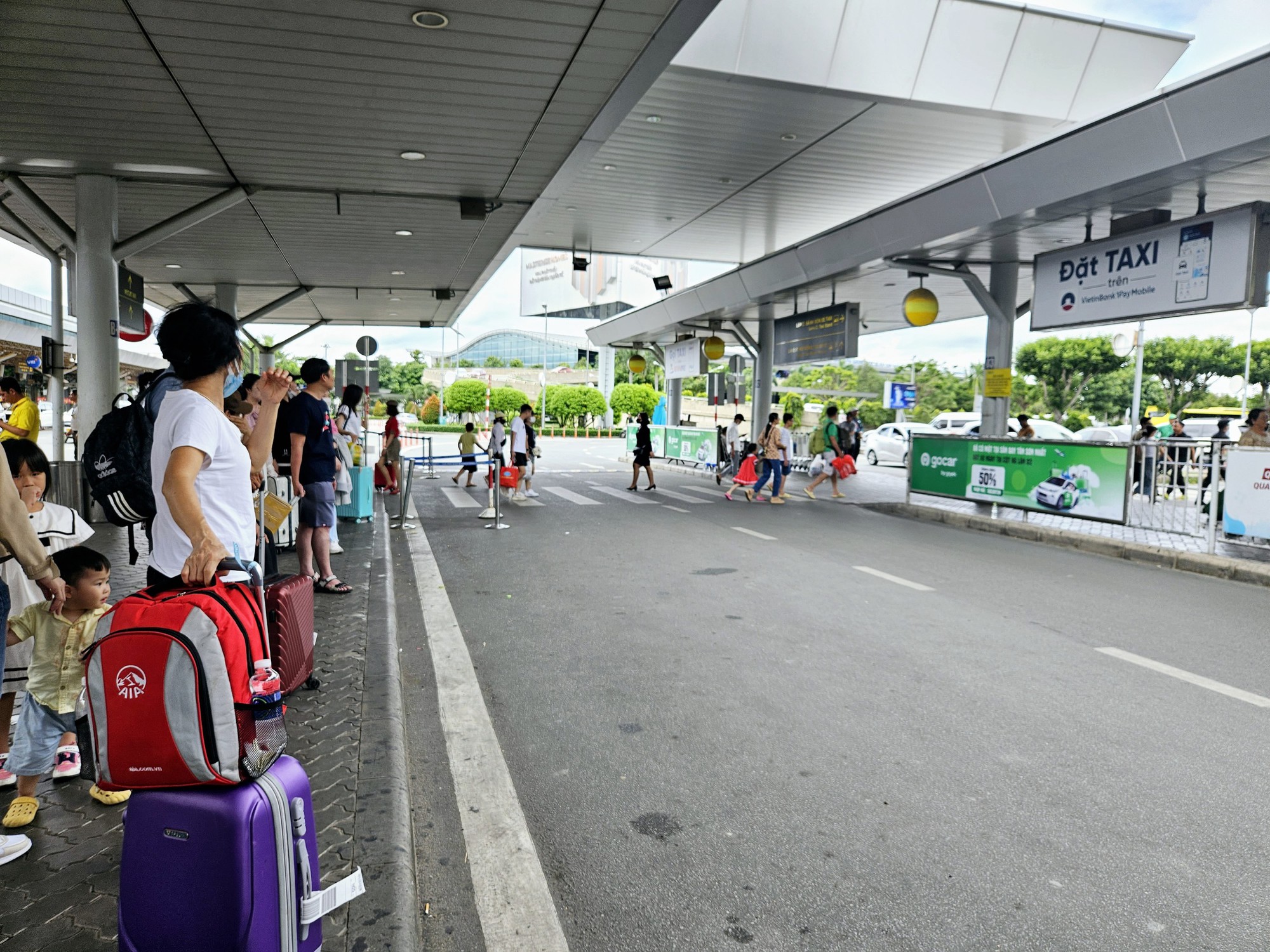 Hình ảnh khác lạ ở sân bay Tân Sơn Nhất ngày cuối kỳ nghỉ lễ 2-9 - Ảnh 6.
