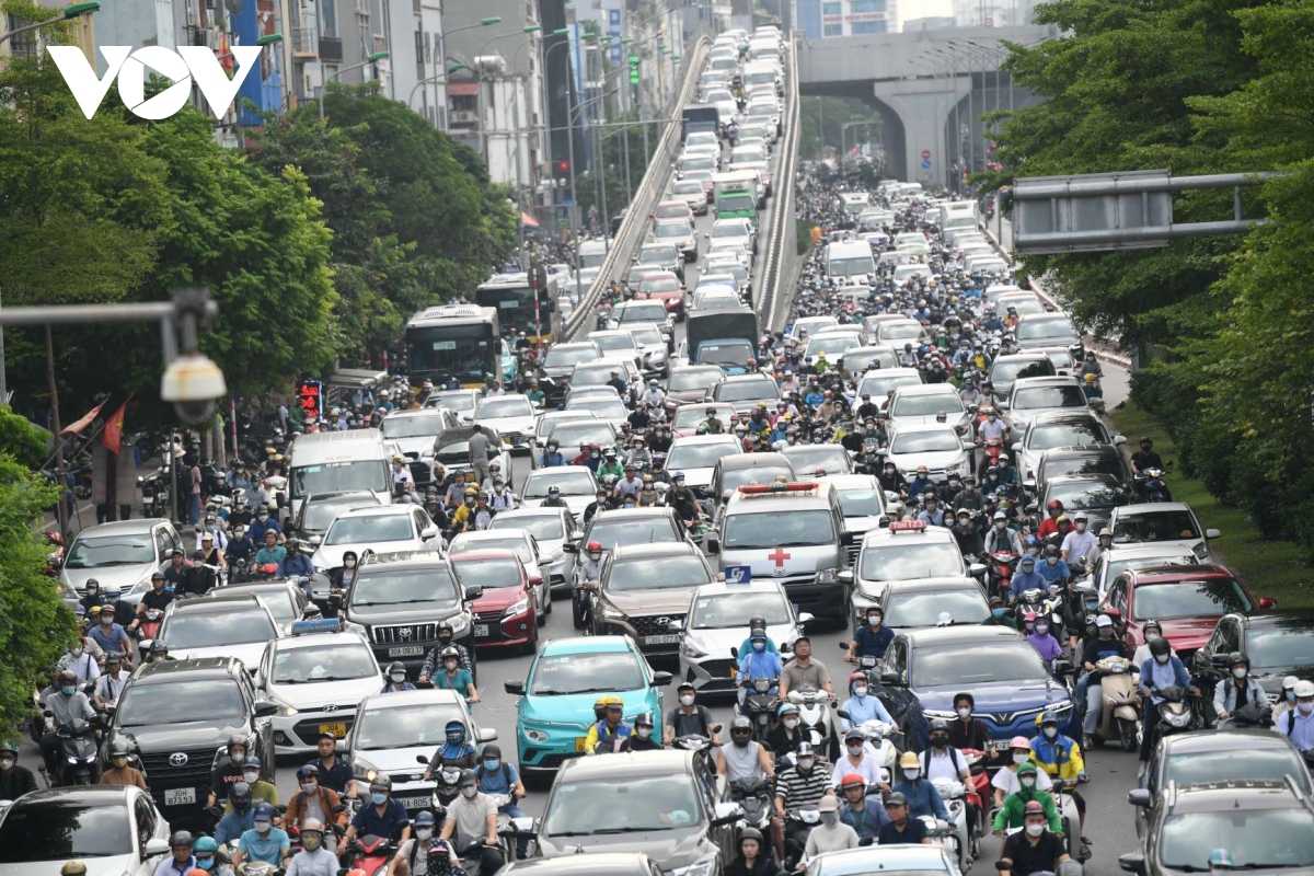 Nhiều đường phố Hà Nội ùn ứ trong ngày đi làm sau kỳ nghỉ lễ 2/9 - Ảnh 1.