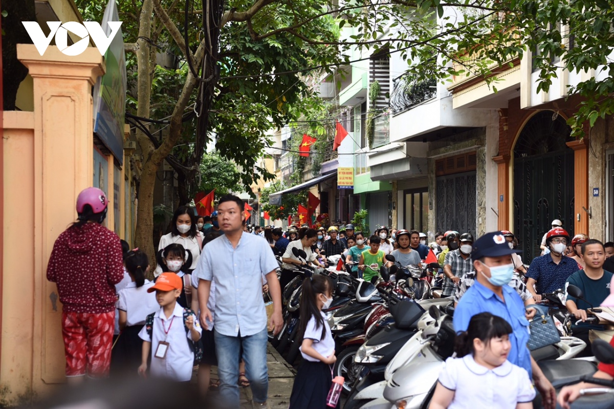 Nhiều đường phố Hà Nội ùn ứ trong ngày đi làm sau kỳ nghỉ lễ 2/9 - Ảnh 16.