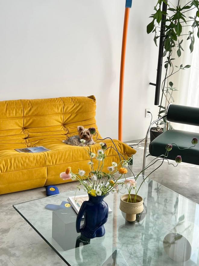 Bên trong căn duplex của Cô Em Trendy có gì: Ghế sofa gần 160 triệu, loa giống Jennie hơn 10.000 euro, nhìn đâu cũng thấy &quot;mùi tiền&quot; - Ảnh 21.