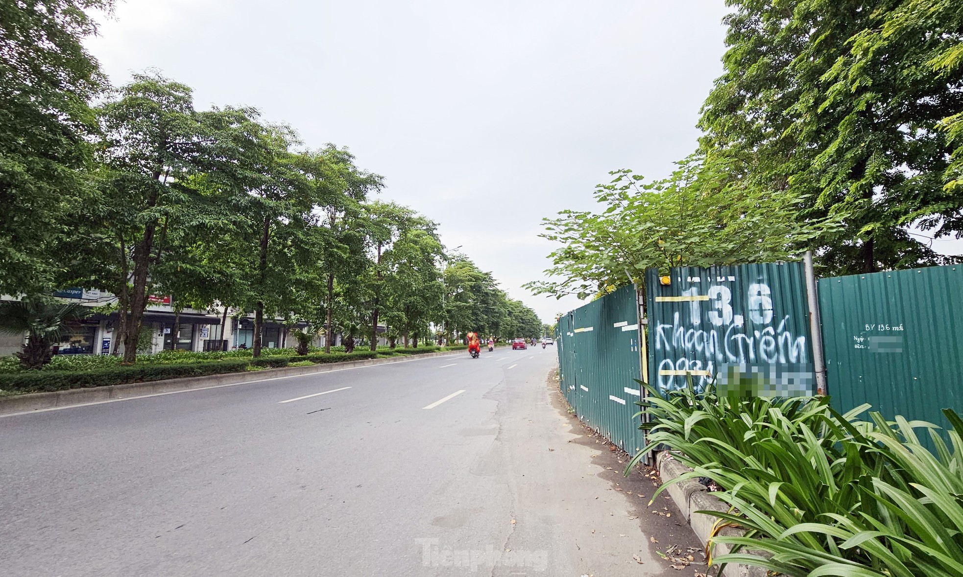 Cảnh tuyến đường BT nghìn tỷ ở Hà Nội biến thành bãi xe, nơi tập kết rác thải - Ảnh 11.