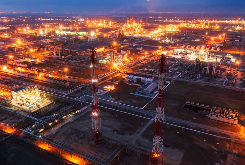 Ả Rập Saudi, Nga tiếp tục giảm sản lượng dầu - Ảnh 1.