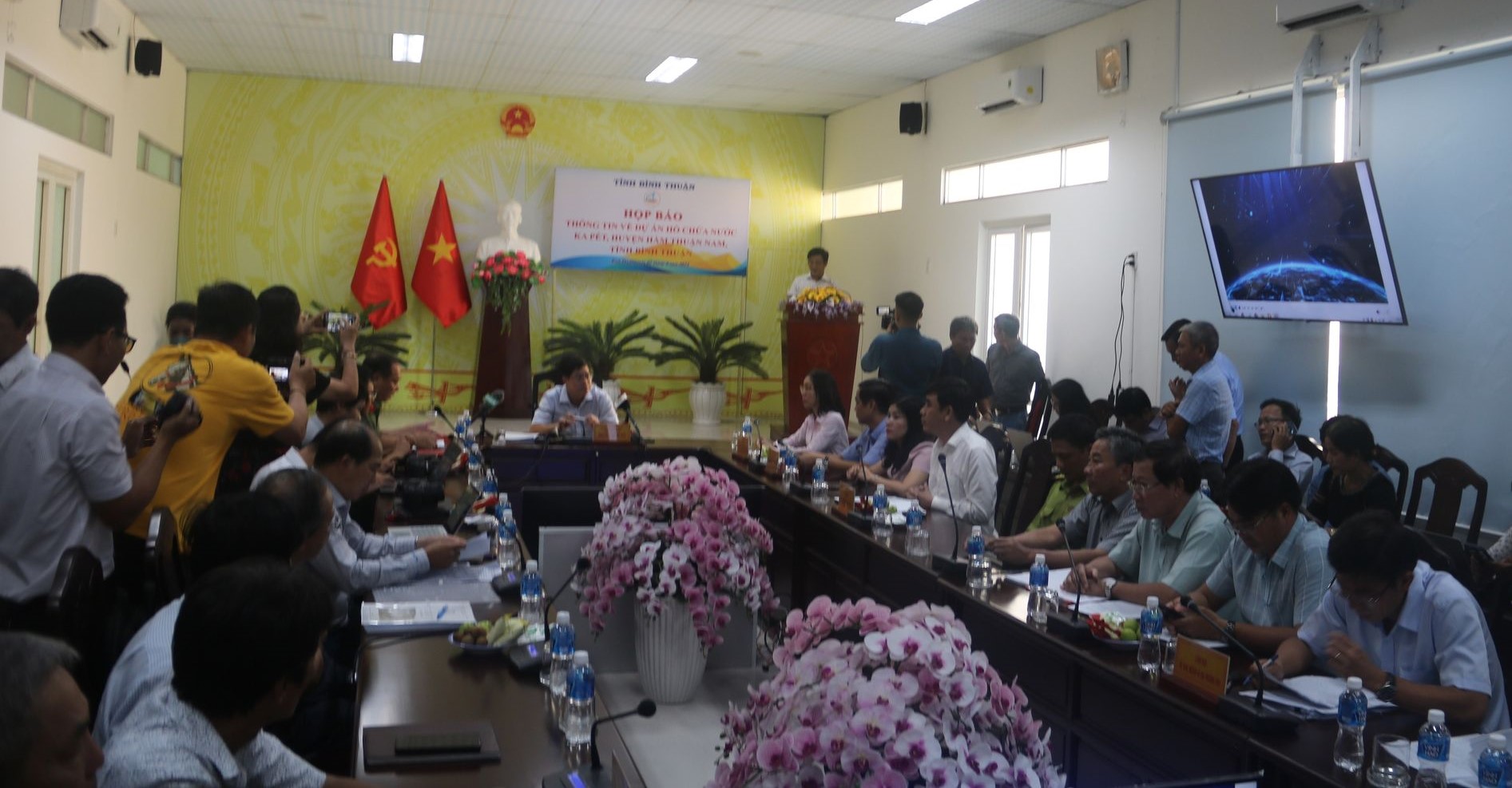 Bình Thuận đang họp báo về việc lấy hơn 600 ha rừng làm hồ chứa nước Ka Pét - Ảnh 1.