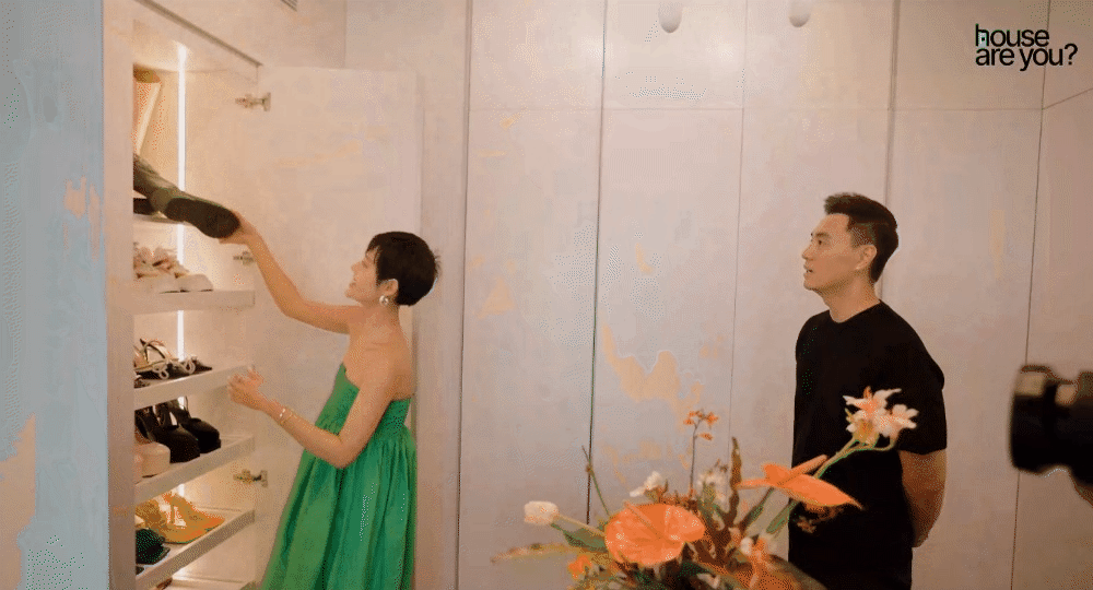 Soi tủ giày của "Cô Em Trendy" Khánh Linh tại tổ ấm cùng bạn trai thiếu gia