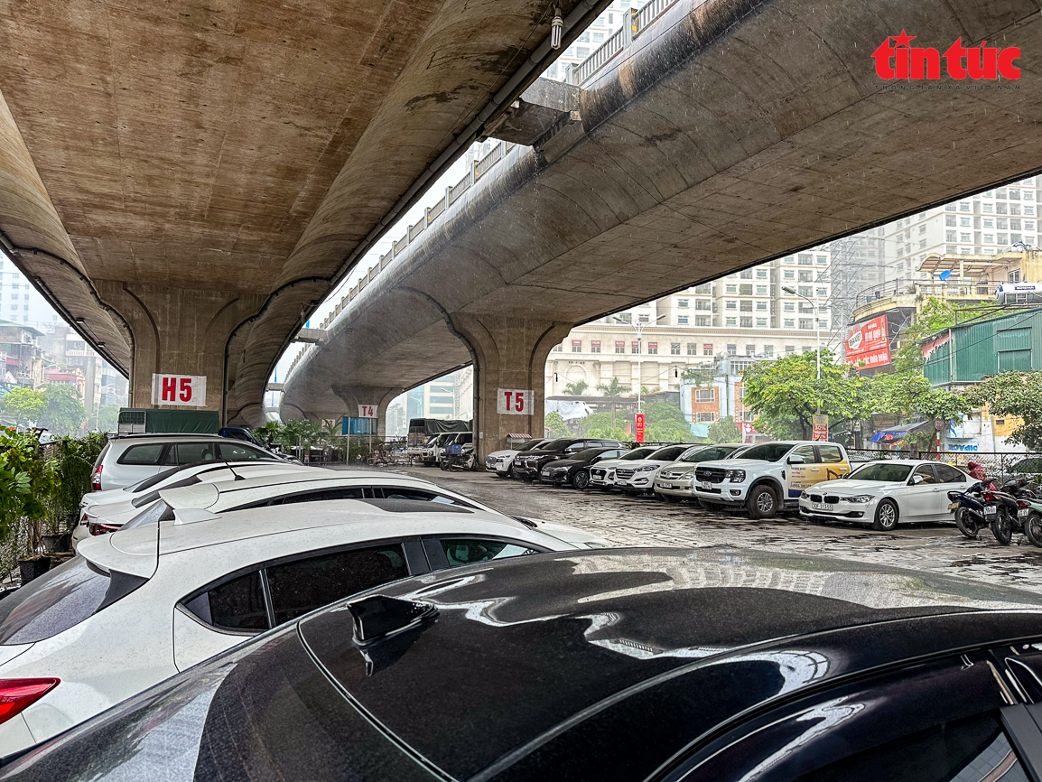 Bộ GTVT phản hồi đề xuất trông giữ xe dưới gầm cầu vượt tại Hà Nội - Ảnh 1.