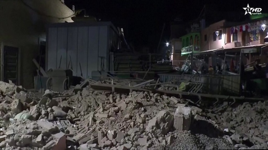Hiện trường động đất mạnh nhất thế kỷ tại Maroc: Loạt tòa nhà đổ sập trong tích tắc, ít nhất 400 người thương vong  - Ảnh 5.
