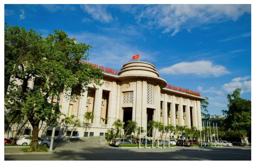 Lần đầu tiên sau gần 7 tháng hệ thống ngân hàng cần nguồn hỗ trợ thanh khoản từ Nhà điều hành - Ảnh 1.