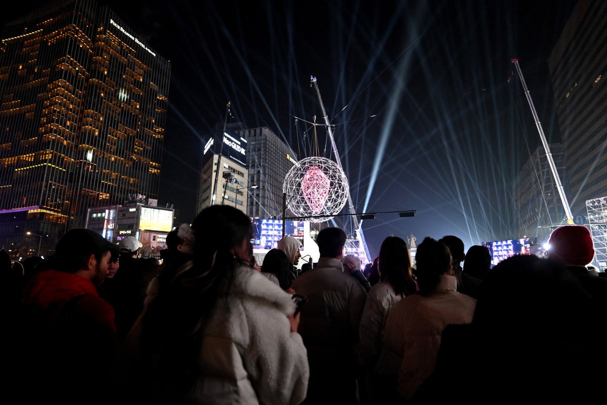 Khoảnh khắc châu Á chào đón năm 2024: Pháo hoa khổng lồ tỏa sáng rực rỡ, hàng triệu người cùng nhau đón năm mới- Ảnh 5.
