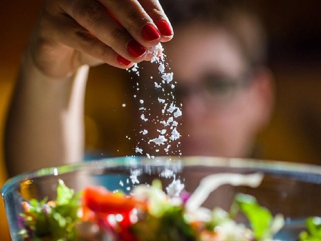 4 thói quen nấu ăn tại nhà còn bẩn hơn ăn ngoài vỉa hè, càng ăn càng đoản thọ - Ảnh 3.