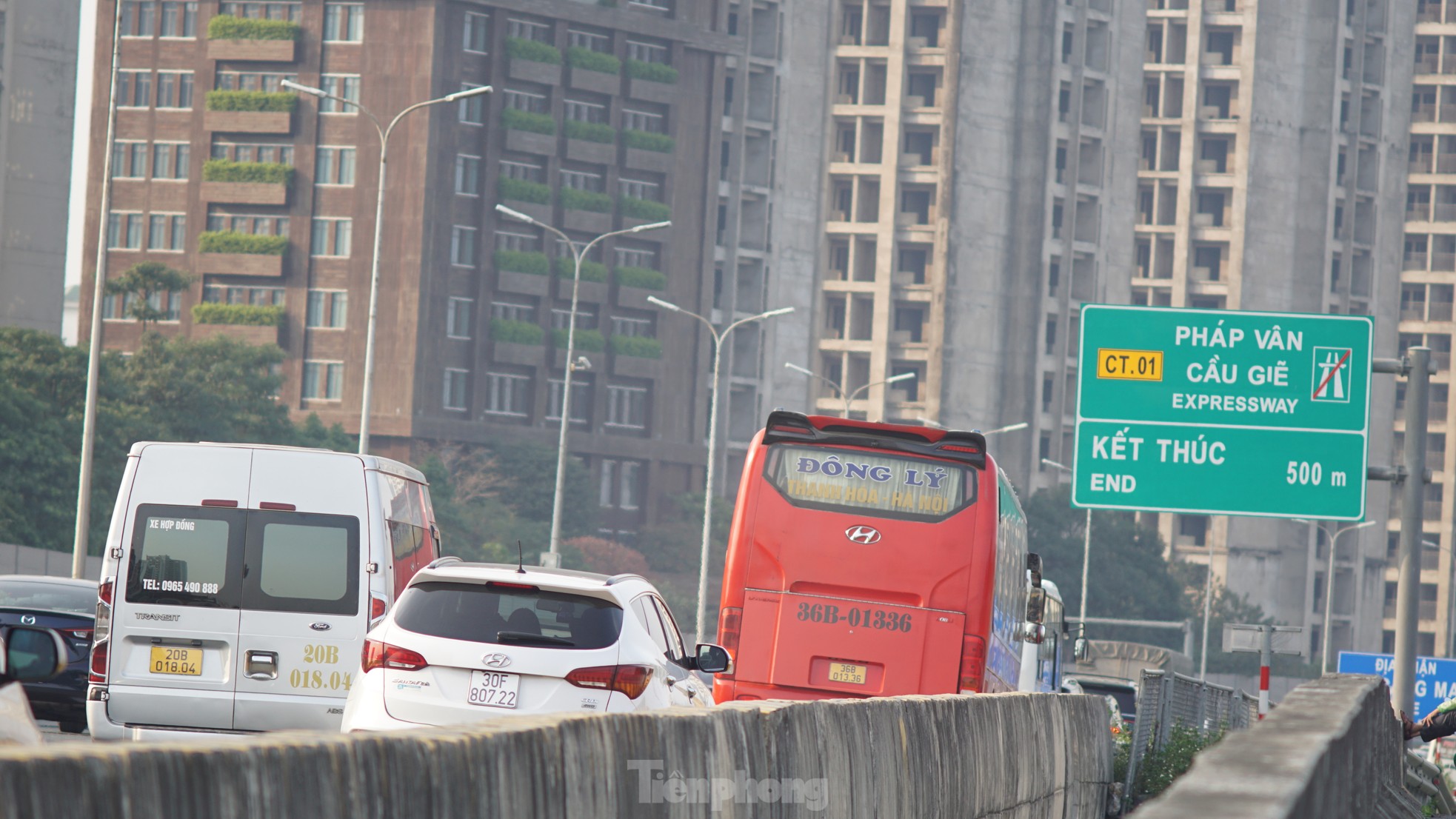 Ô tô ùn dài hàng cây số ở lối ra cao tốc Pháp Vân - Cầu Giẽ ngày cuối nghỉ lễ - Ảnh 6.