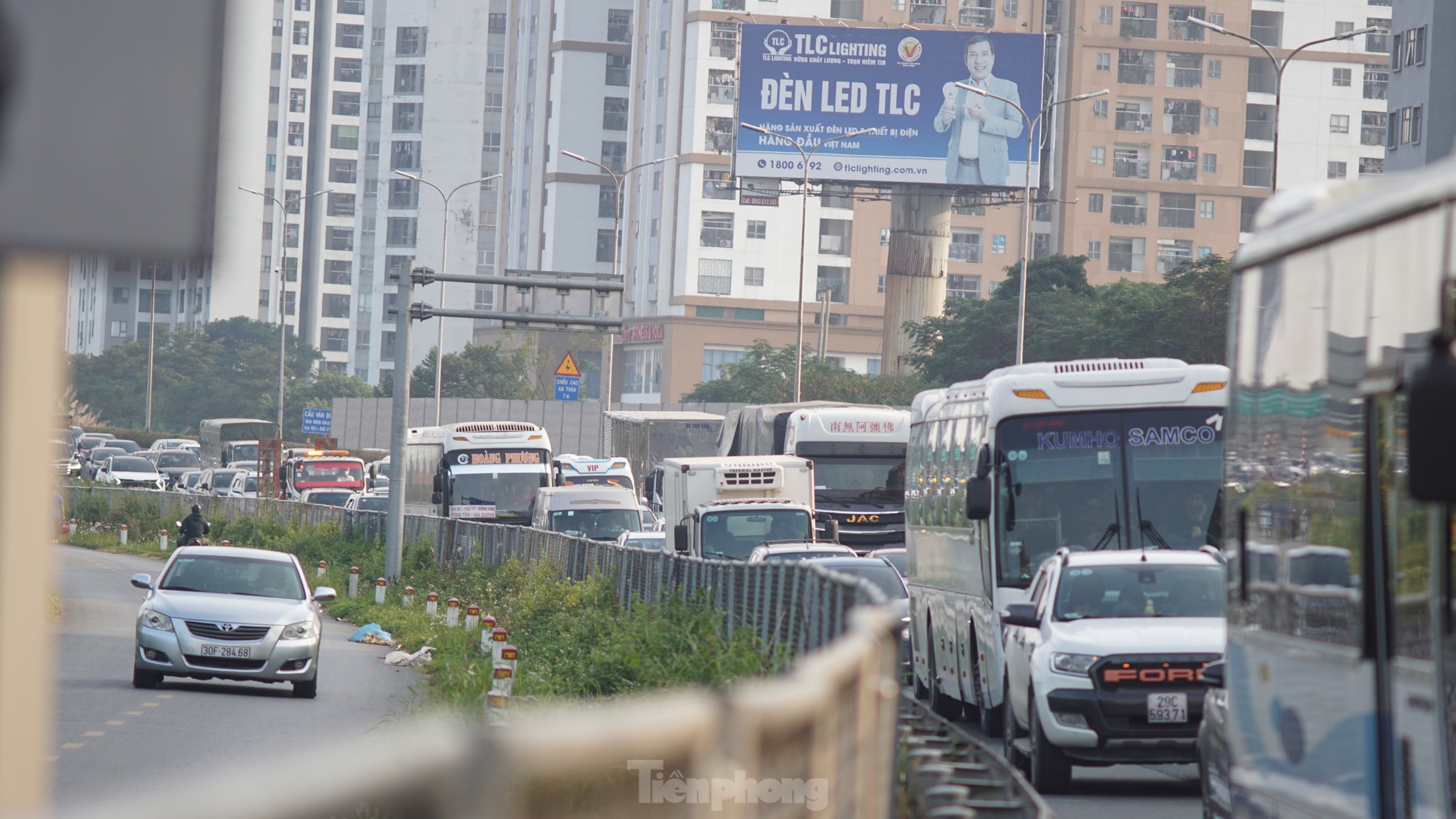 Ô tô ùn dài hàng cây số ở lối ra cao tốc Pháp Vân - Cầu Giẽ ngày cuối nghỉ lễ - Ảnh 7.