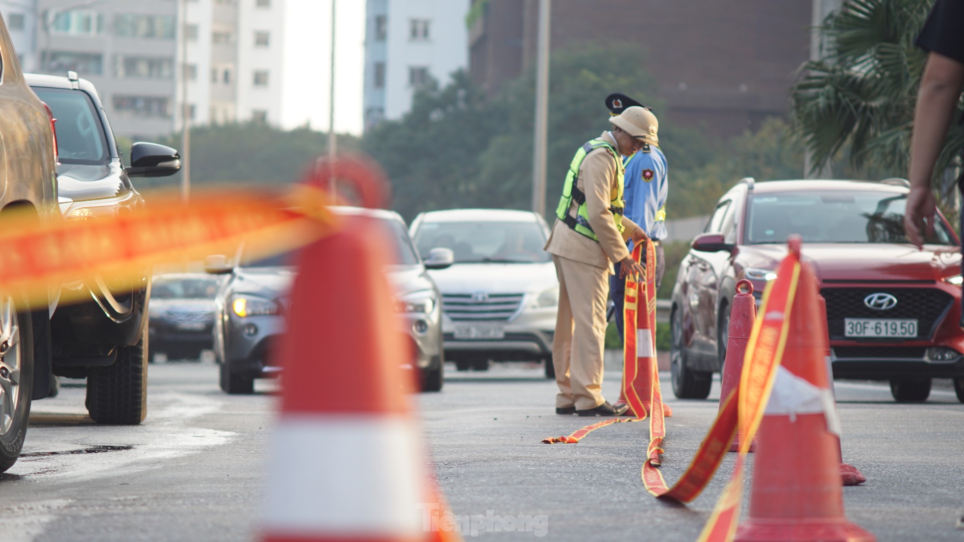 Ô tô ùn dài hàng cây số ở lối ra cao tốc Pháp Vân - Cầu Giẽ ngày cuối nghỉ lễ - Ảnh 10.