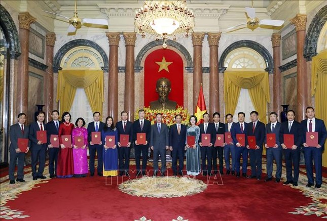Bổ nhiệm 18 đại sứ Việt Nam ở nước ngoài, nhiệm kỳ 2024 - 2027 - Ảnh 2.