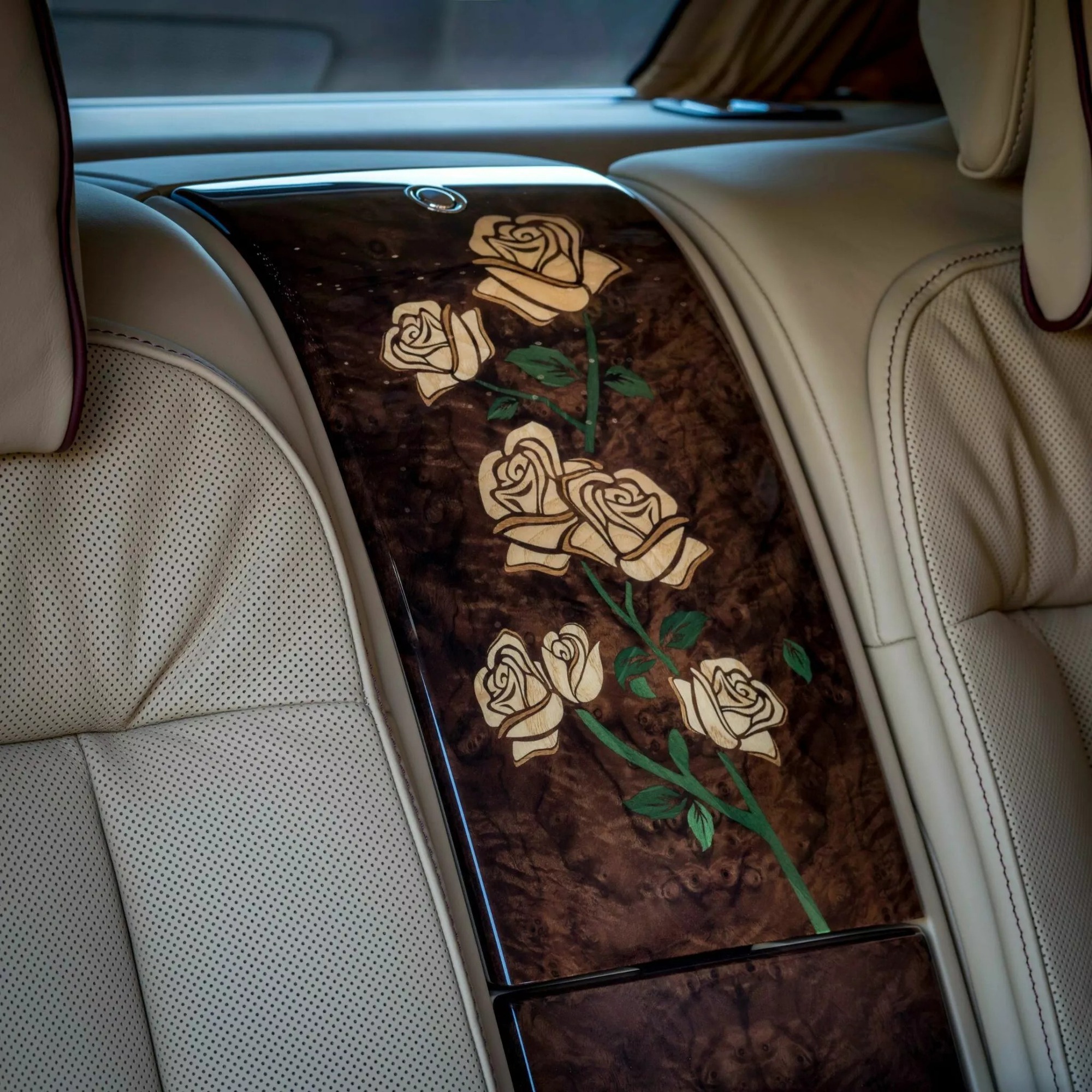 Rolls-Royce 'bội thu' trong năm 2023 nhờ giới siêu giàu chịu chi: Mỗi ngày bán hơn 16 xe, xe nào cũng được cá nhân hóa - Ảnh 4.