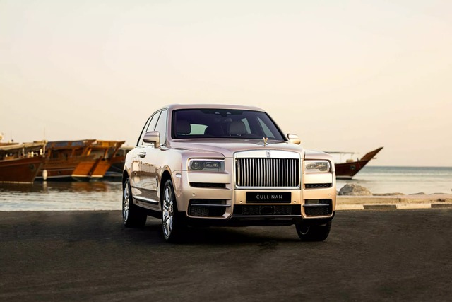 Rolls-Royce 'bội thu' trong năm 2023 nhờ giới siêu giàu chịu chi: Mỗi ngày bán hơn 16 xe, xe nào cũng được cá nhân hóa - Ảnh 1.