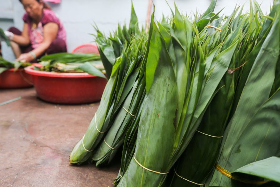 Loại lá bỏ đi không ai lấy sang nước ngoài thành hàng đắt đỏ, đều đặn mang về 2 triệu USD/năm cho Việt Nam - Ảnh 2.