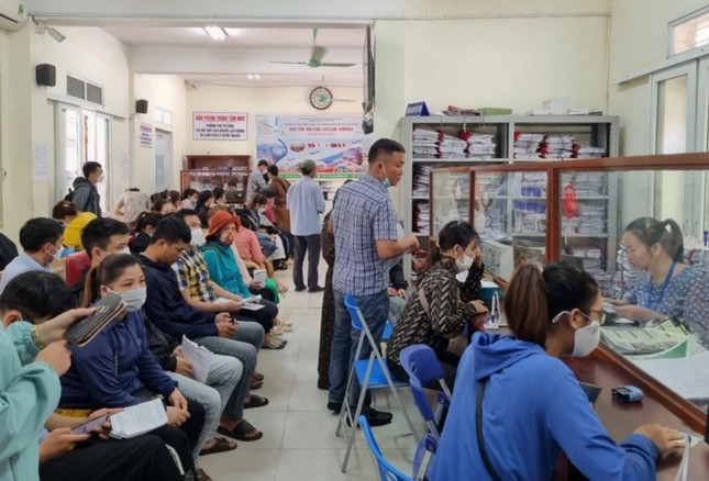 Hơn 23.000 người nộp hồ sơ đăng ký bảo hiểm thất nghiệp ở Nghệ An - Ảnh 1.