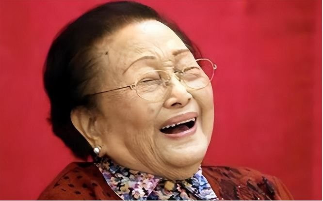 Phu nhân tỷ phú Hong Kong 104 tuổi thừa kế tài sản 206 nghìn tỷ đồng, 9 người con đều giàu có nhưng vẫn ôm bất hạnh cuối đời: Người giàu cũng khổ chỉ vì 1 chữ TIỀN