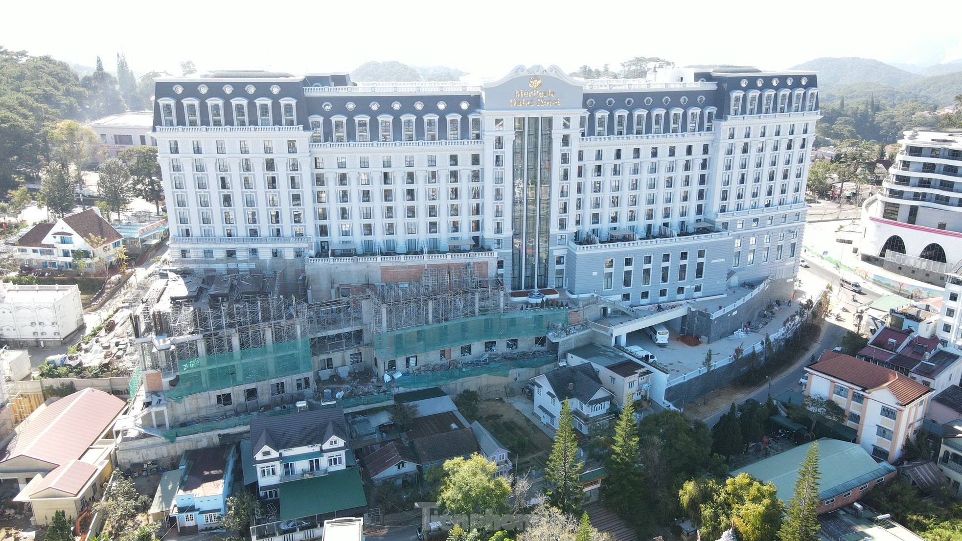 Cận cảnh khách sạn 5 sao lớn nhất Đà Lạt xây vượt phép 4.450m2 - Ảnh 3.