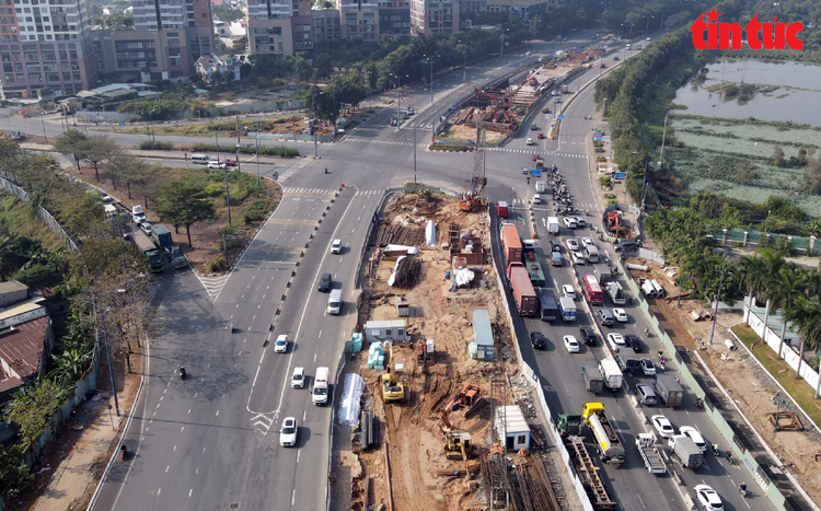 Hình ảnh nút giao thông lớn nhất TP Hồ Chí Minh sau 1 năm khởi công - Ảnh 1.