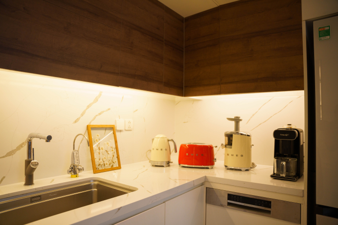Hội đại gia sống trong penthouse "flex" căn bếp "mùi tiền": Người sở hữu tủ lạnh 500 triệu, người thiết kế hệ thống đèn như khách sạn xa hoa