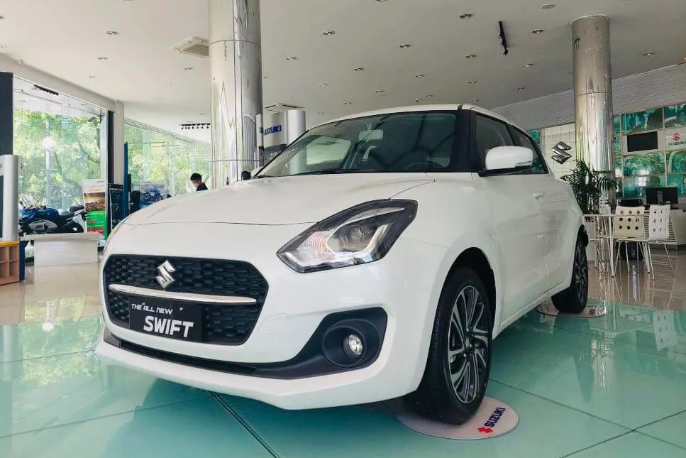 Suzuki Swift giảm giá 75 triệu tại đại lý: Rẻ nhất phân khúc, cạnh tranh Yaris với giá thấp hơn gần 200 triệu đồng - Ảnh 3.