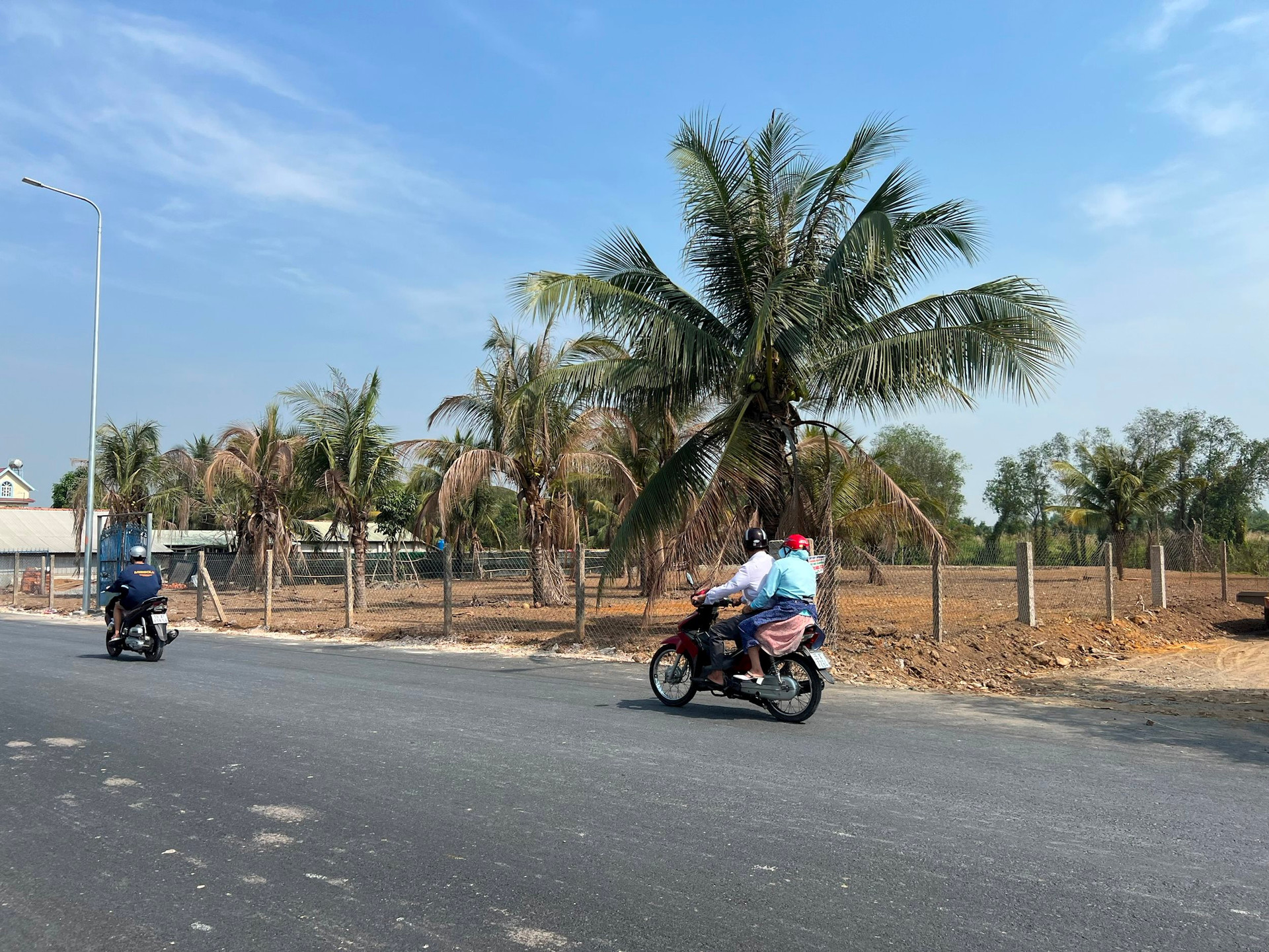 Từng là nơi “khỉ ho cò gáy” với giá hơn 2 triệu đồng mỗi m2 đến nay nhà đầu tư “té ngửa” khi đất cận cầu Long Đại, Thủ Đức tăng cả chục lần - Ảnh 3.