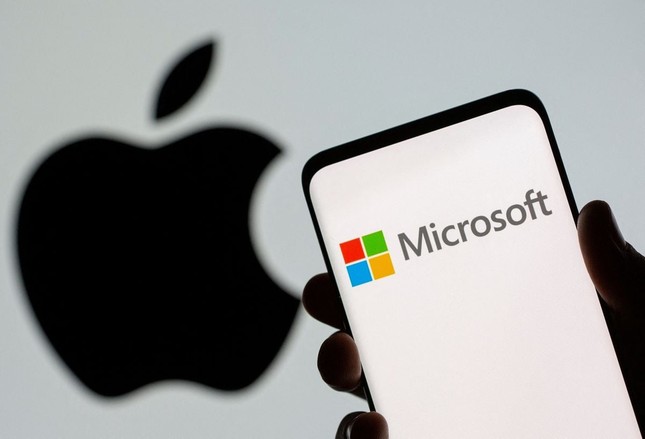 Microsoft 'vượt mặt' Apple trở thành công ty giá trị nhất thế giới - Ảnh 1.
