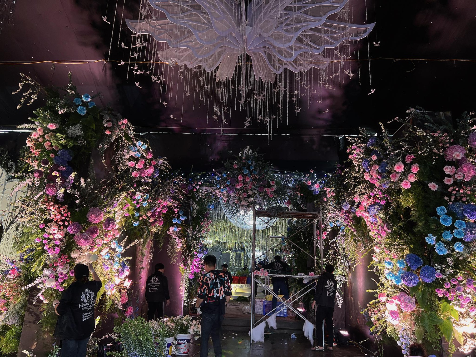 Xuất hiện đám cưới lớn nhất đầu năm 2024 ở Vĩnh Phúc: Rạp cưới 5000m2, 4 tấn hoa tươi nhập khẩu trang trí