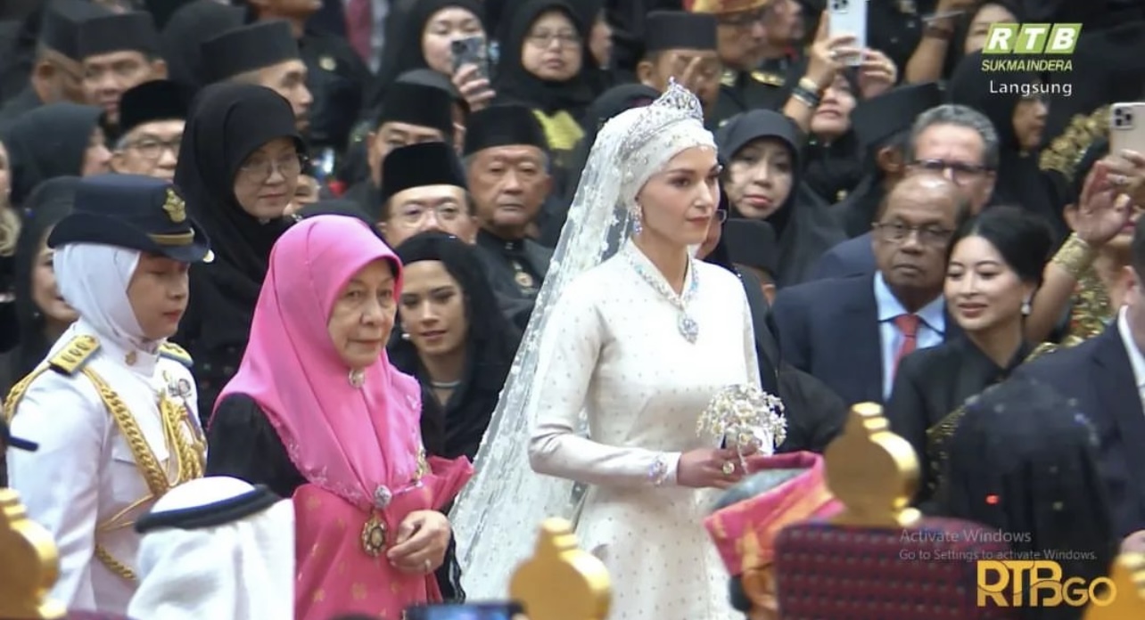 Nàng dâu Hoàng gia Brunei đẹp yêu kiều cùng mẫu váy cưới tinh tế trong đám cưới cổ tích- Ảnh 7.