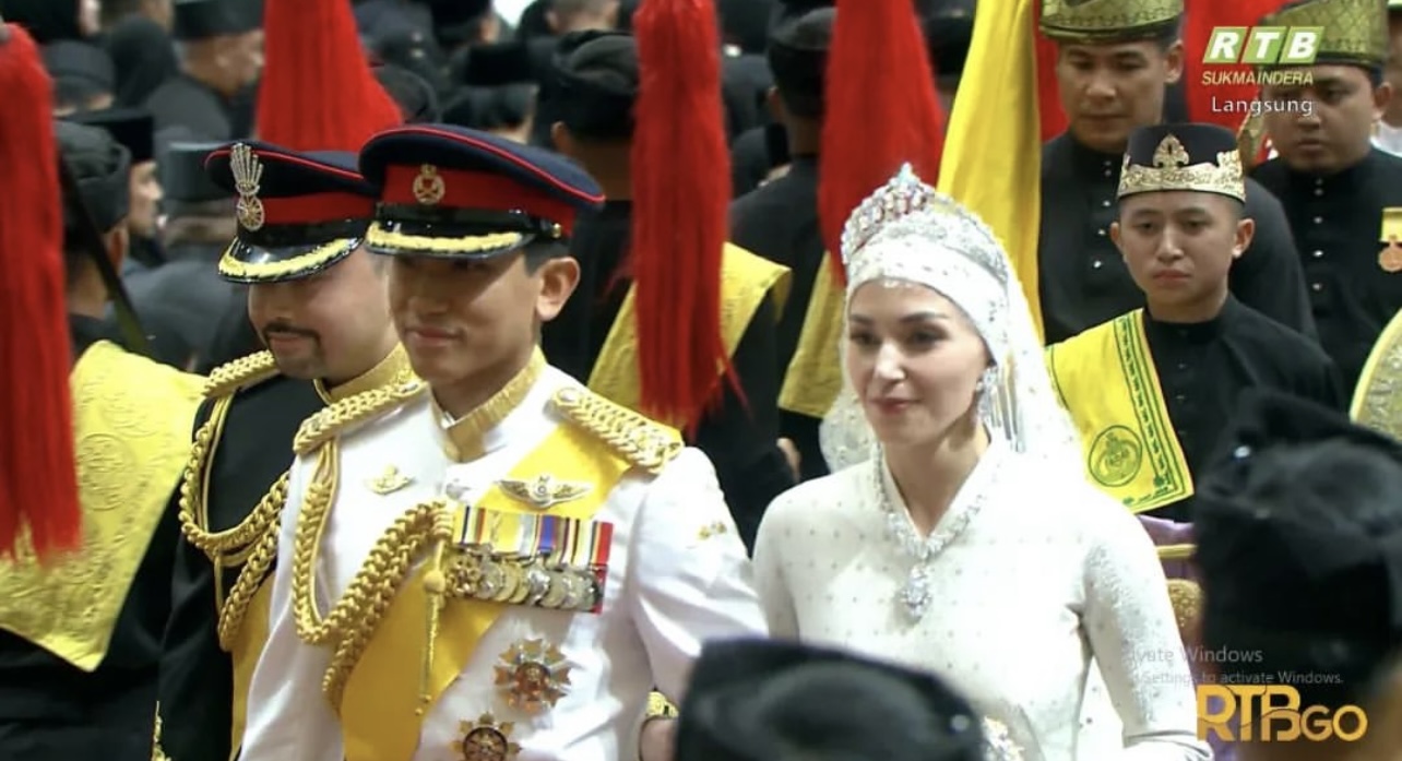 Nàng dâu Hoàng gia Brunei đẹp yêu kiều cùng mẫu váy cưới tinh tế trong đám cưới cổ tích- Ảnh 5.