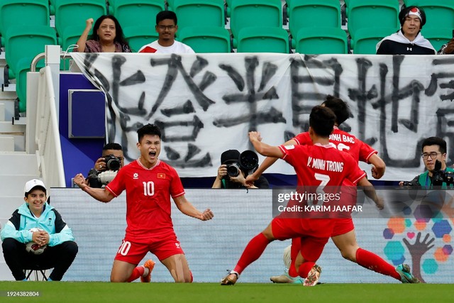 Hai GenZ của đội tuyển Việt Nam tạo địa chấn tại Asian Cup 2023: Hotboy 2k4 và ứng viên Quả bóng Vàng - Ảnh 2.