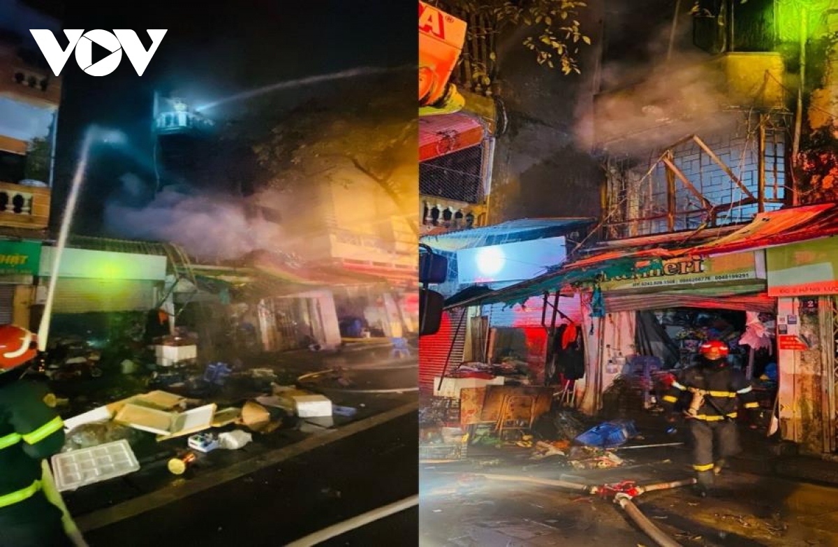 Hiện trường vụ cháy khiến 4 người tử vong tại phố Hàng Lược, Hà Nội - Ảnh 9.