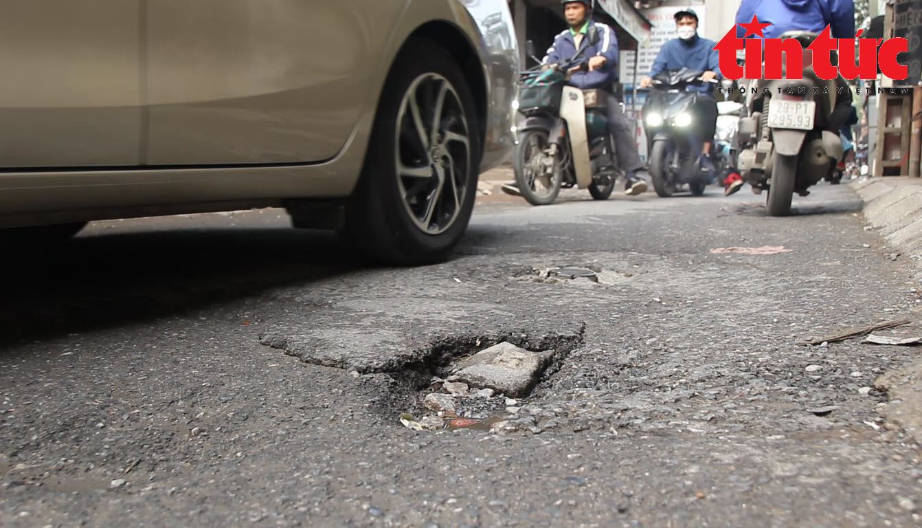 Hà Nội: Cận cảnh con đường 'đau khổ' mà quận Cầu Giấy muốn cải tạo trong năm 2024 - Ảnh 6.