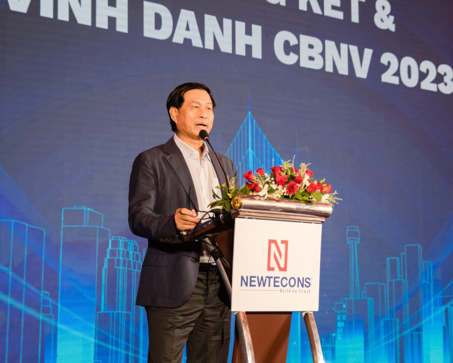 DN của ông Nguyễn Bá Dương tổng kết doanh thu năm: Newteccons đạt 11.500 tỷ, Ricons giảm 37% chỉ còn hơn 7.000 tỷ - Ảnh 1.
