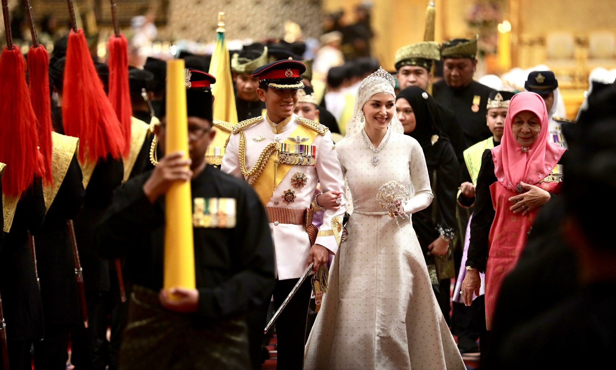 Có gì trong đám cưới kéo dài 10 ngày của Hoàng tử Brunei - Ảnh 6.